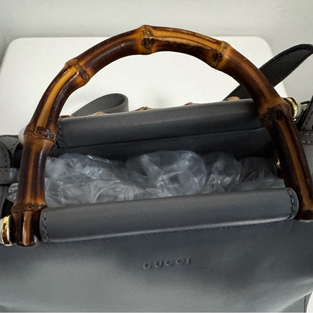 Preowned Gucci Gray Leather Satchel with Bamboo Handle and crossbody strap - Picture 3 of 12